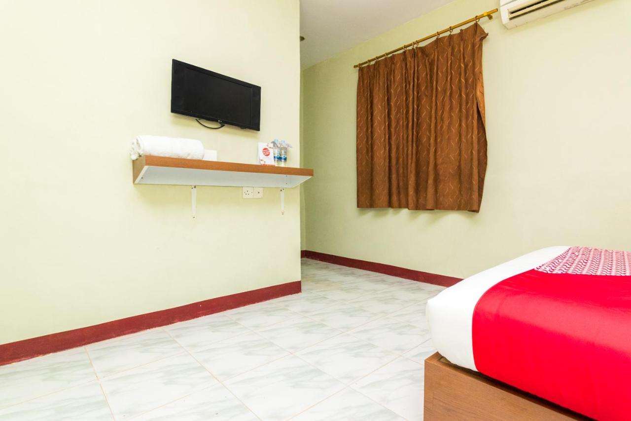 Vaccinated Staff - Oyo 1703 Terang Bintang Hotel Batam Exterior photo