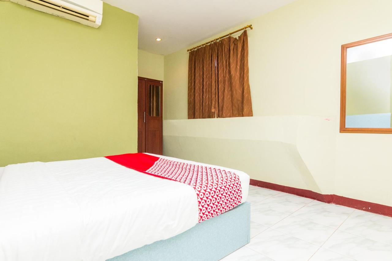 Vaccinated Staff - Oyo 1703 Terang Bintang Hotel Batam Exterior photo