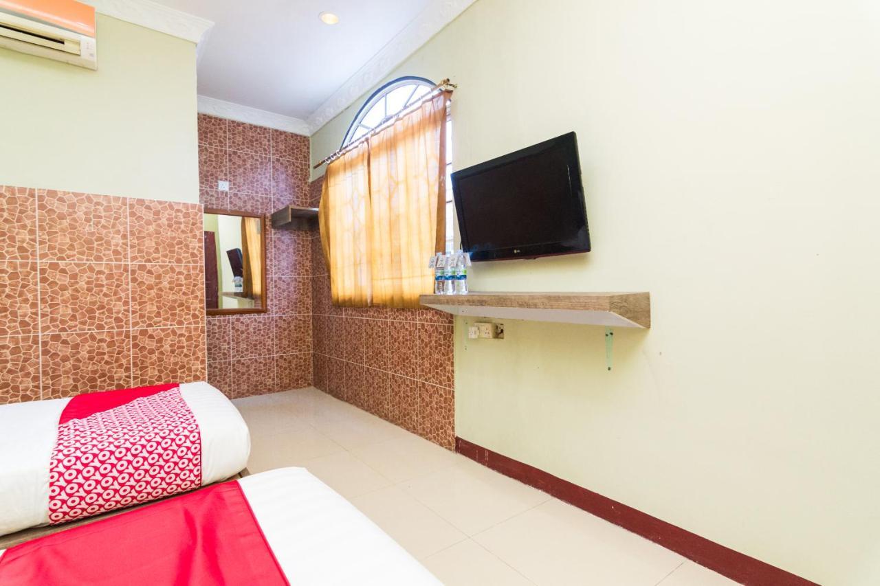 Vaccinated Staff - Oyo 1703 Terang Bintang Hotel Batam Exterior photo
