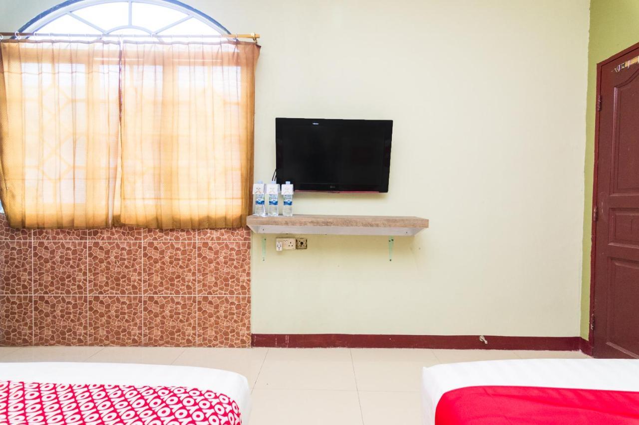 Vaccinated Staff - Oyo 1703 Terang Bintang Hotel Batam Exterior photo